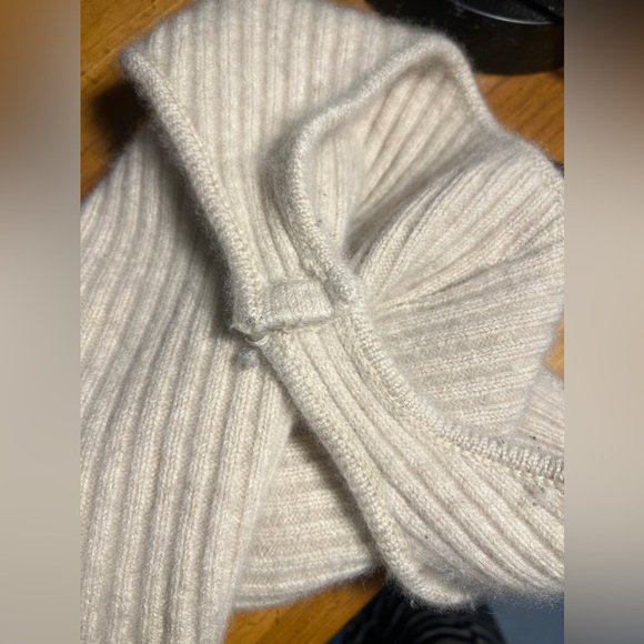 Leap Concept Cashmere Bodysuit in Oatmeal 🥖 - Picture 4 of 4